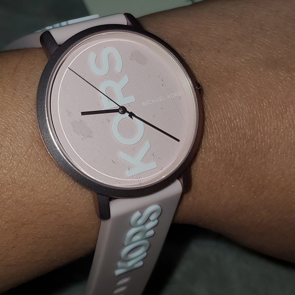 Michael Kors silicone watch💗 - Picture 12 of 13